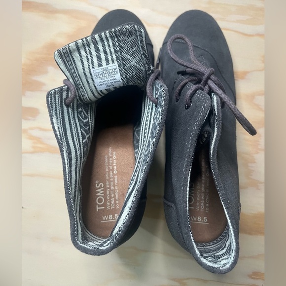 TOMS 8.5 Desert Gray suede ankle-high wedge - Picture 5 of 7